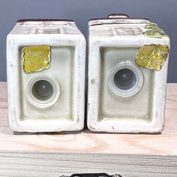 OMC Japan Salt and Pepper Vintage Shakers Cottage House - Picture 3 of 7